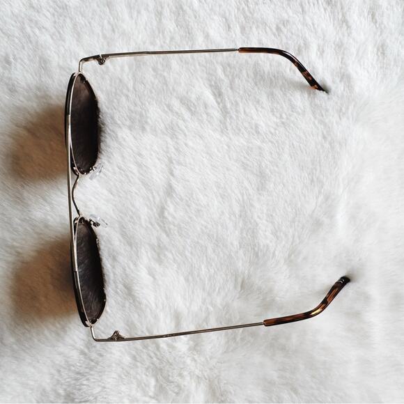 Lara Brown Polarized Sunglasses - Picture 6 of 11